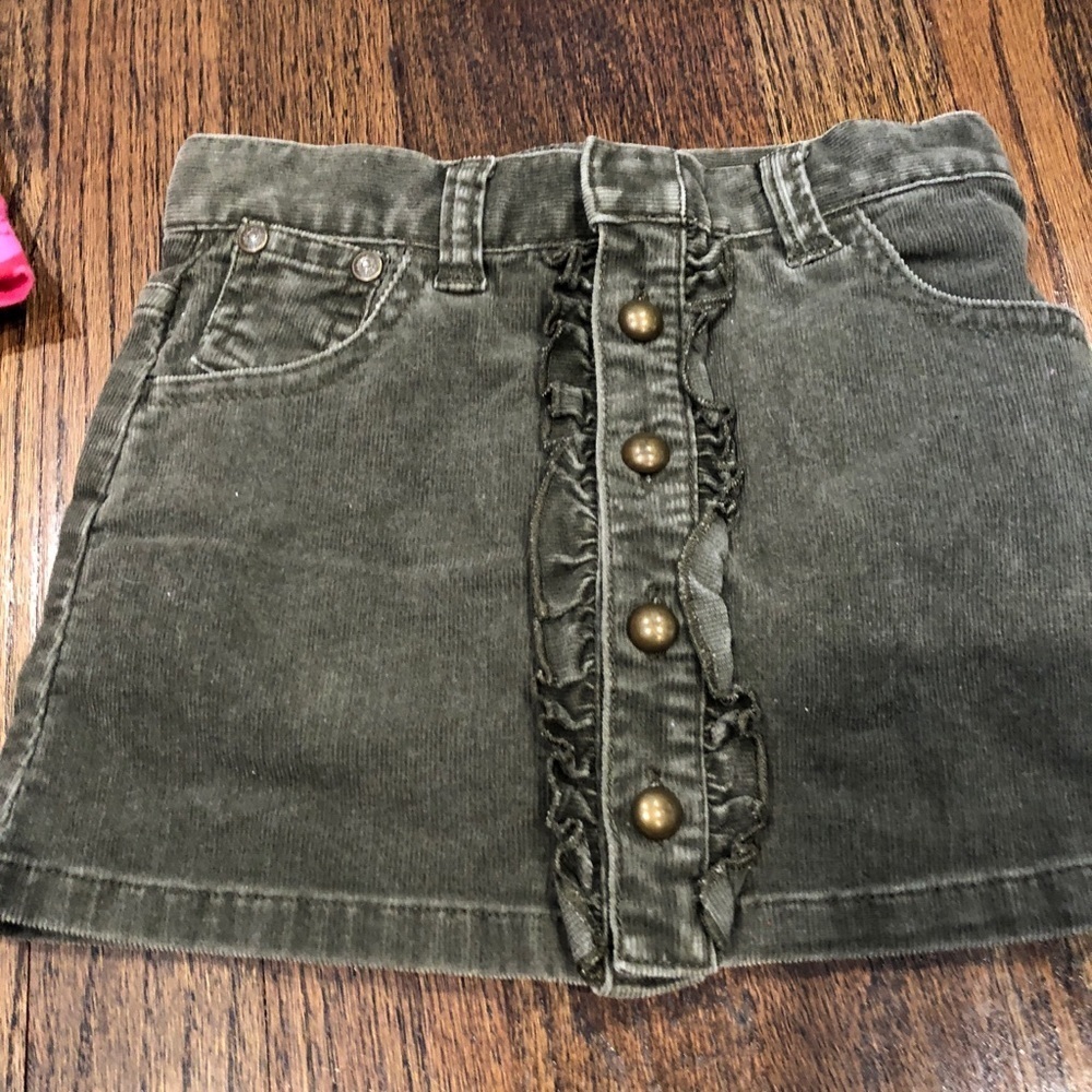 Dkny Stylish Green Corduroy Mini Skirt with Ruffle & Buttons skirt 3t